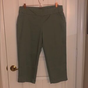 Croft & Barrow Sage Green Capris